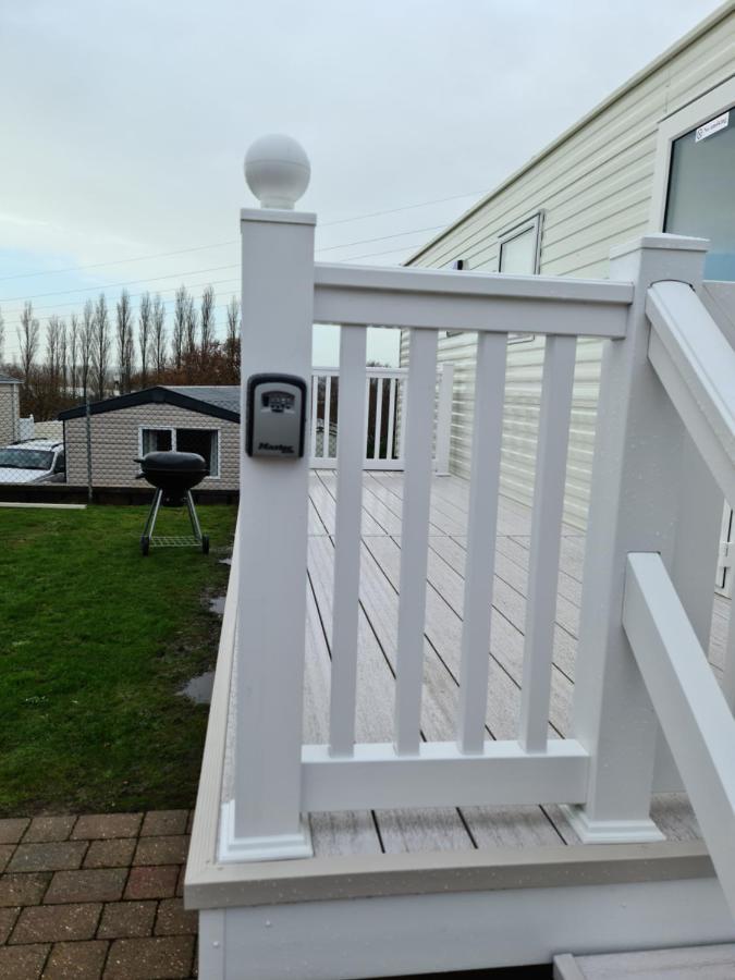 Escape City Caravan Lytchett Minster Εξωτερικό φωτογραφία