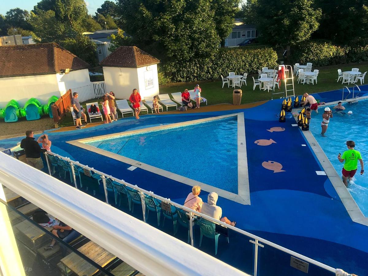 Escape City Caravan Lytchett Minster Εξωτερικό φωτογραφία